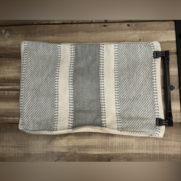 Pottery Barn lumbar pillow cover - Picture 4 of 9